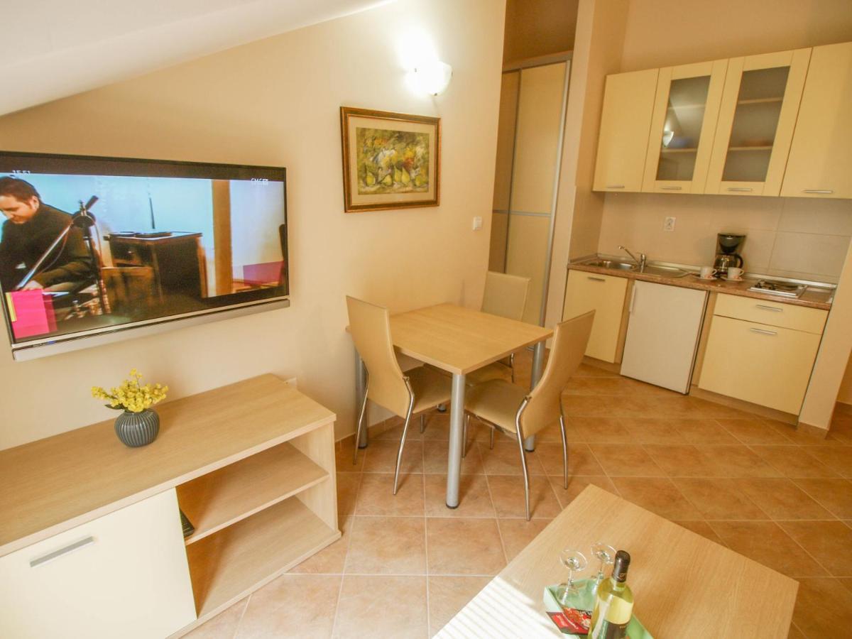 Apartments Villa Bondi Makarska Exterior photo
