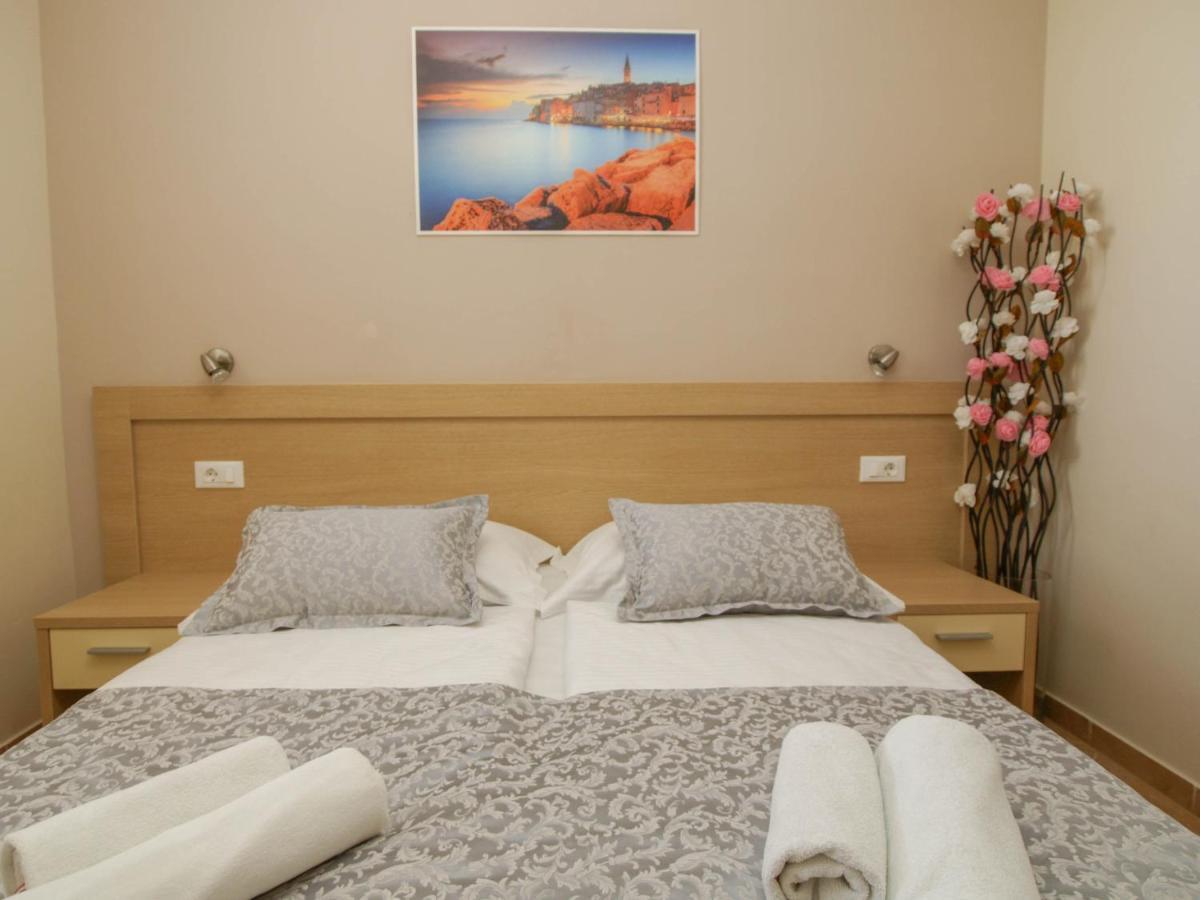 Apartments Villa Bondi Makarska Exterior photo