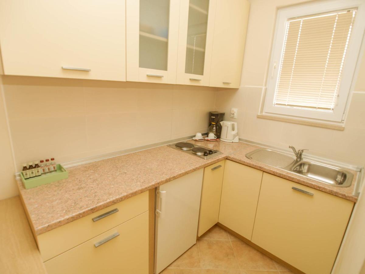 Apartments Villa Bondi Makarska Exterior photo